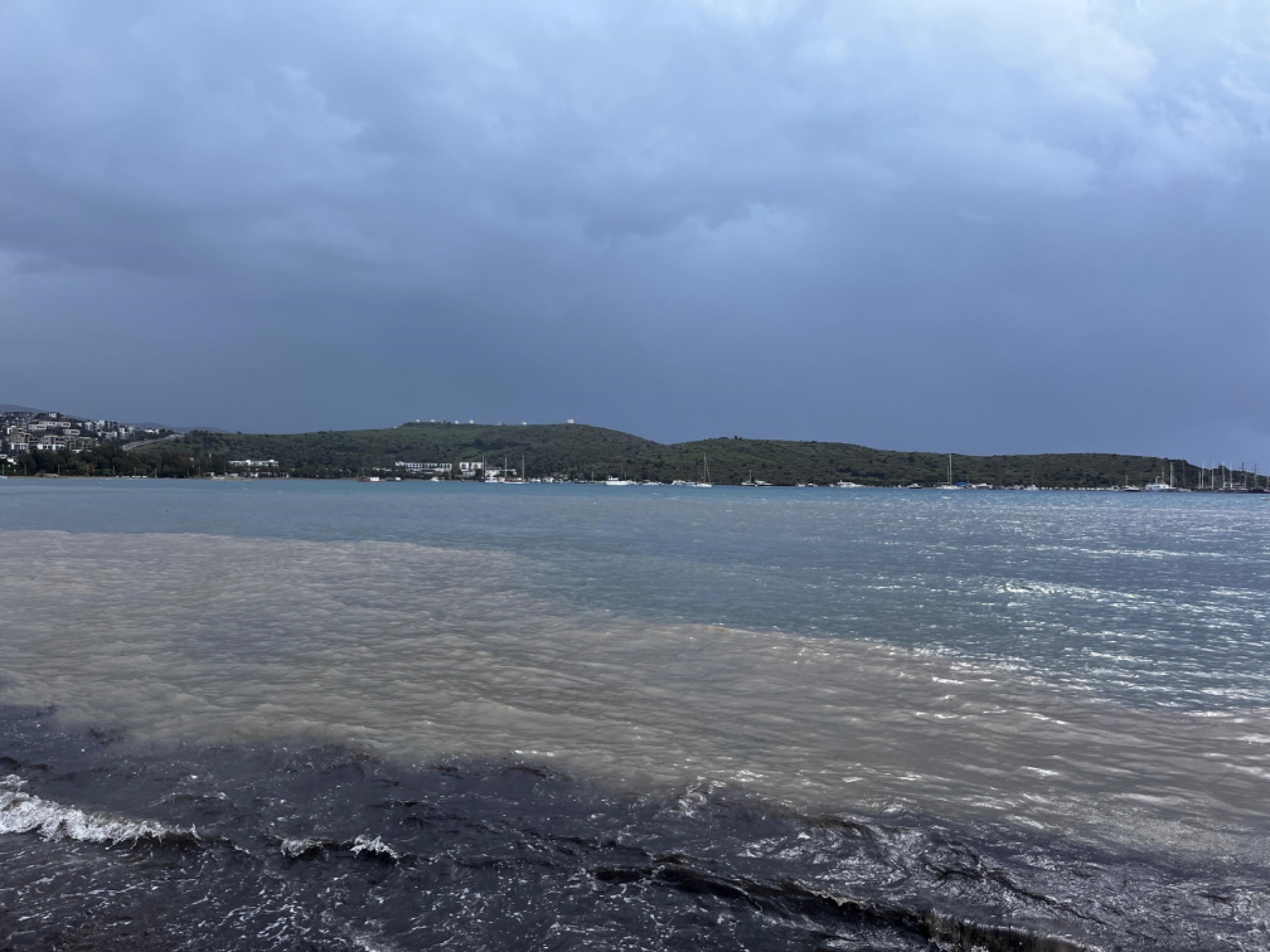 Bodrum’da fırtına ve sağanak yağış etkili oldu