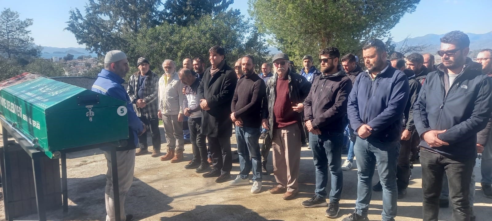 Depremde hayatını kaybeden anne ve oğlu Fethiye’de toprağa verildi