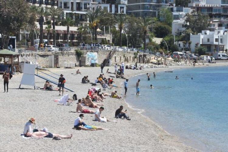 Bodrum plajlarında bayram hareketliliği