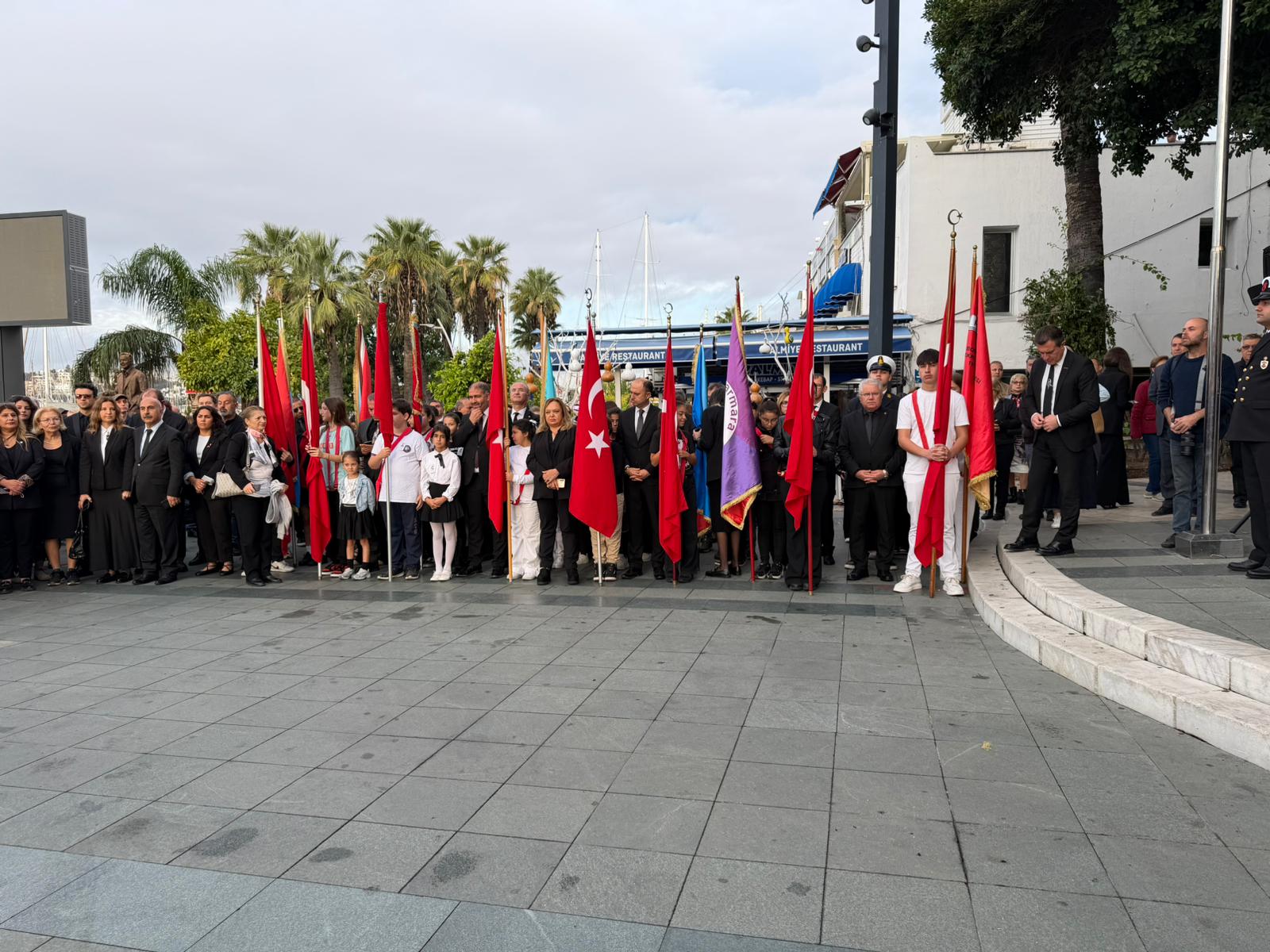 Bodrum Off-Road Spor Kulübü, 10 Kasım’da Atatürk Anıtına çelenk sundu 