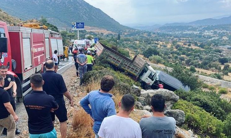 Bodrum'da kaza geçiren sanatçı İbrahim Tatlıses sıkıştığı araçtan çıkarıldı… 