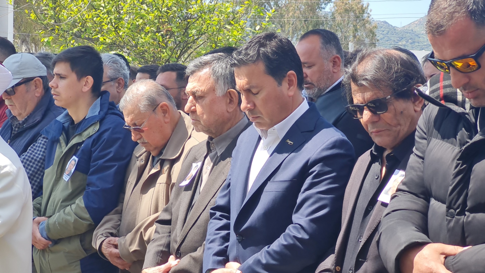 Annesi ve kardeşini öldürüp intihar eden Akpınar, toprağa verildi 