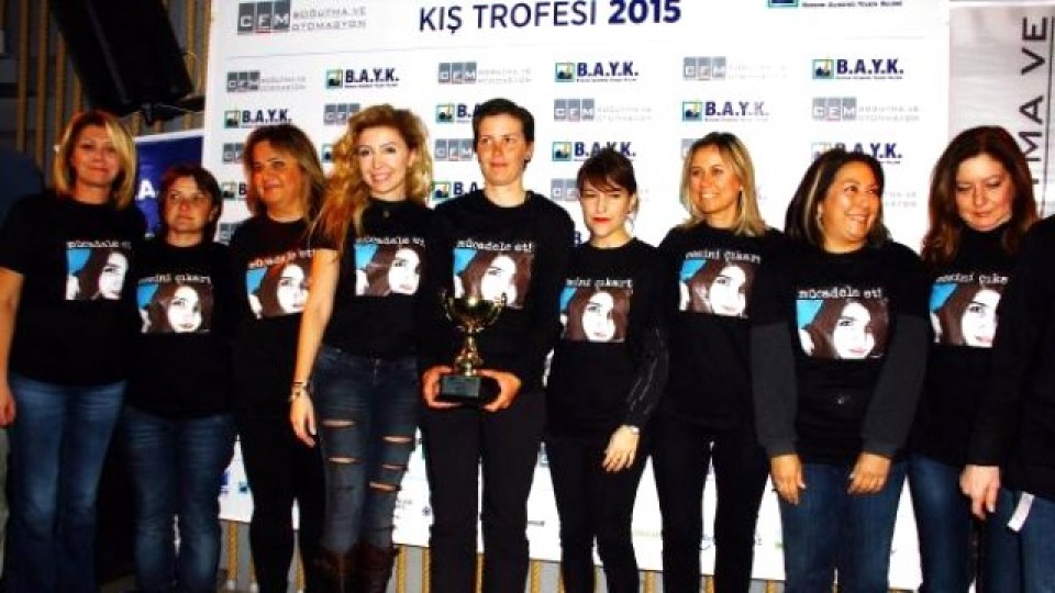 KADIN YELKENCİLERDEN 'ÖZGECAN' PROTESTOSU