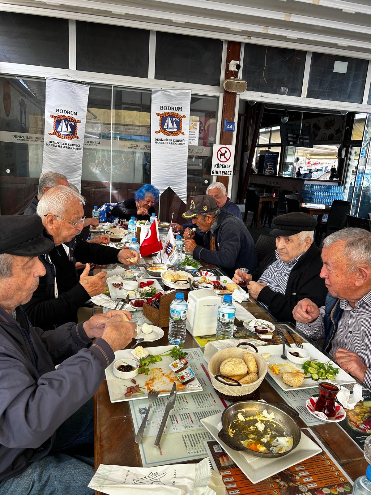 Bodrum Denizciler Derneği 80 Yaş Üzerindeki Üyelerini Kahvaltıda Ağırladı