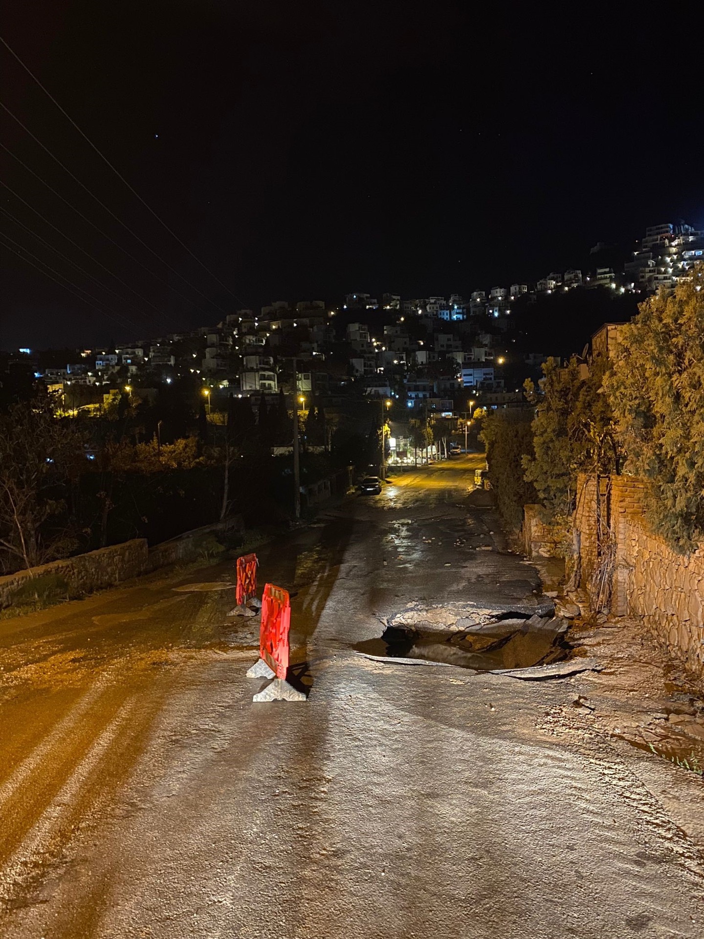 Bodrum’da yine isale hattı patladı, ev ve bahçeleri su bastı!