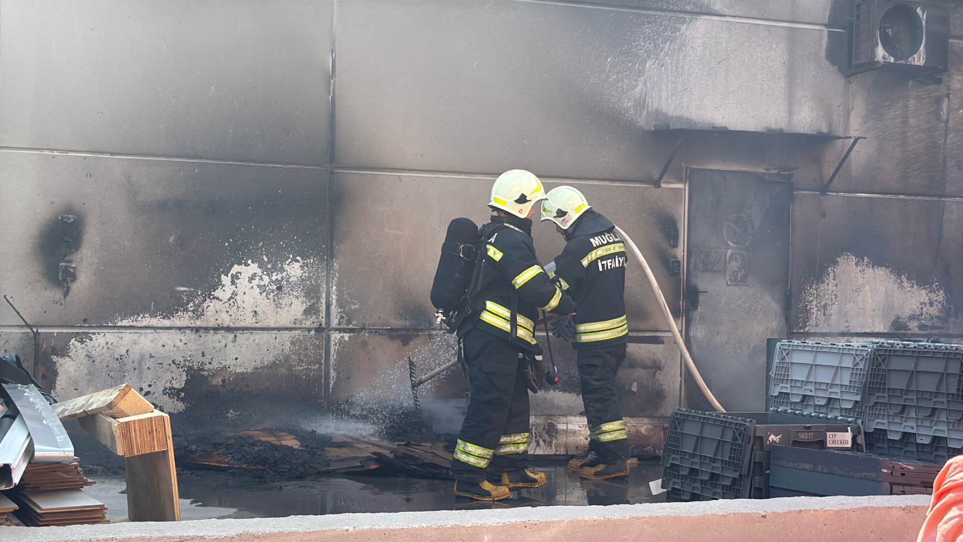 Bodrum’da bir AVM alevler içinde kaldı