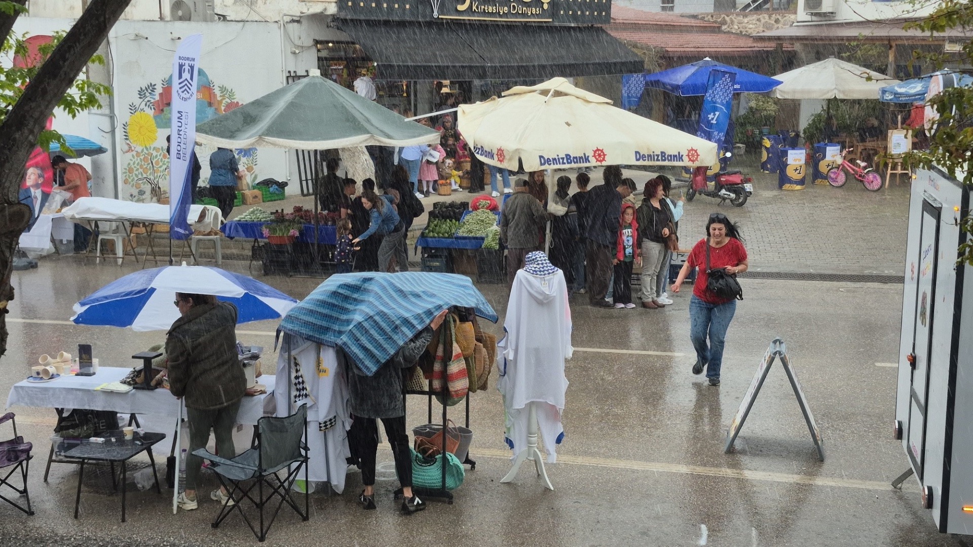 Bodrum’da yağmur altında festival