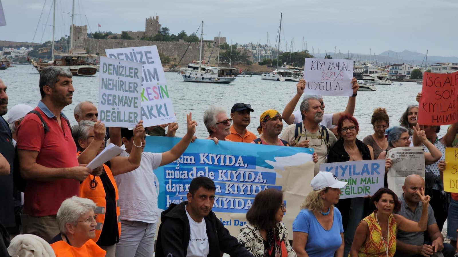 Bodrum’da kıyı işgali eyleminde sahilde yürüyecek yer bulamadılar