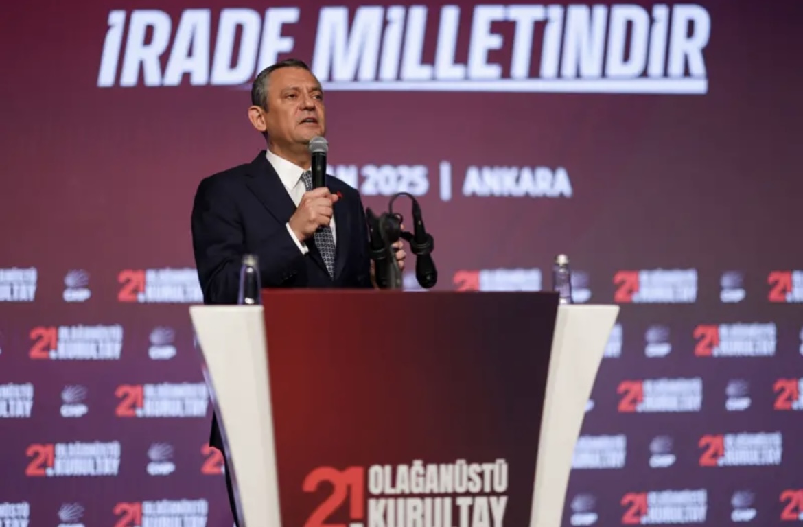 CHP'de kurultay günü! Özgür Özel yeniden Genel Başkan seçildi
