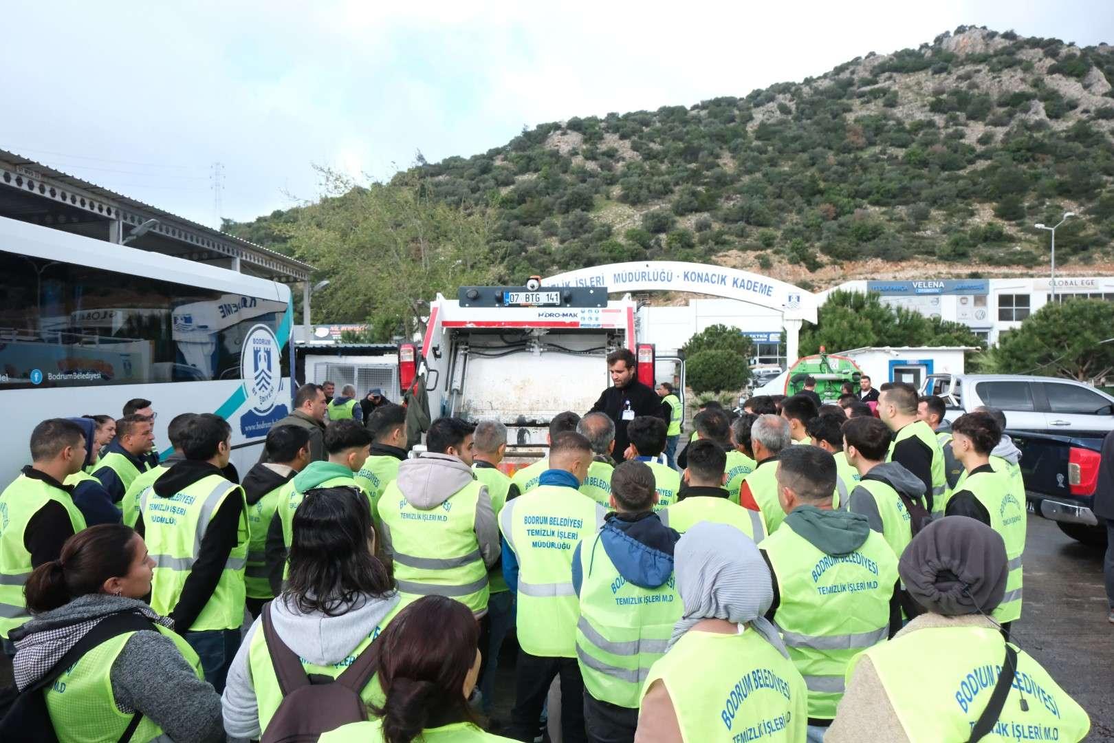 Belediyede yeni temizlik personelleri göreve başladı 