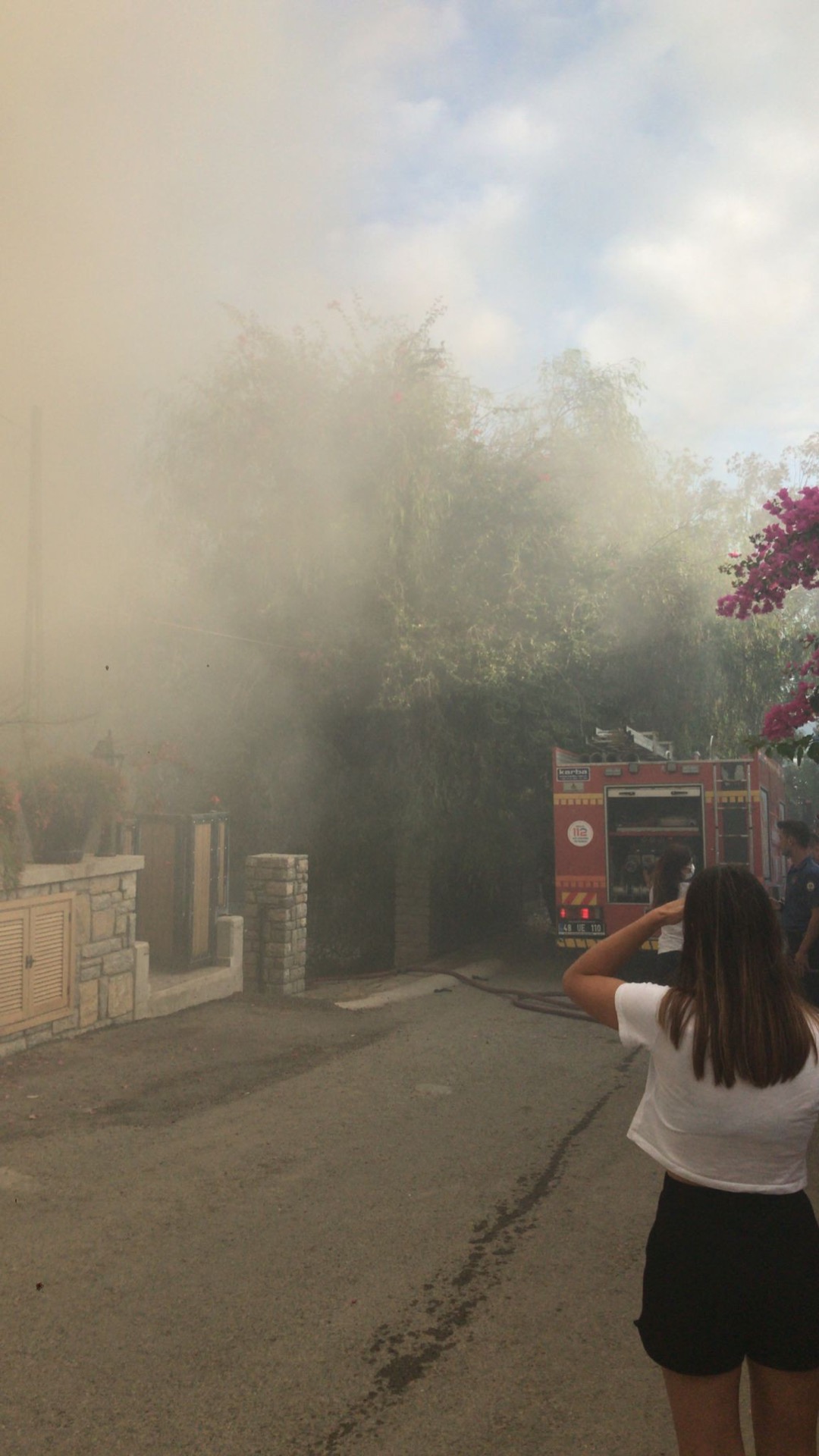  Bodrum'da evleri yanan vatandaşlar gözyaşlarına hakim olamadı