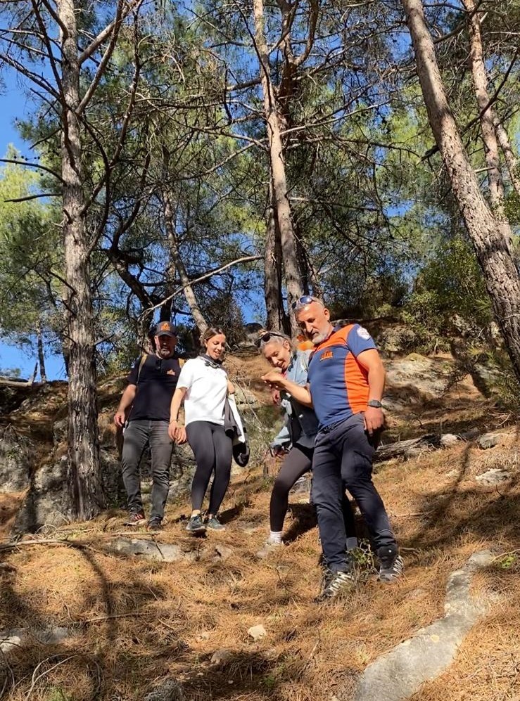 Doğa yürüyüşünde kaybolan 2 kadın kurtarıldı