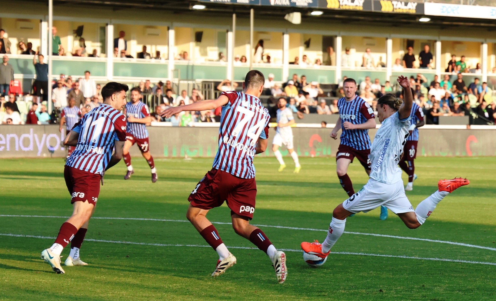 Trendyol Süper Lig: Bodrum FK: 1 - Trabzonspor: 0 (İlk yarı)