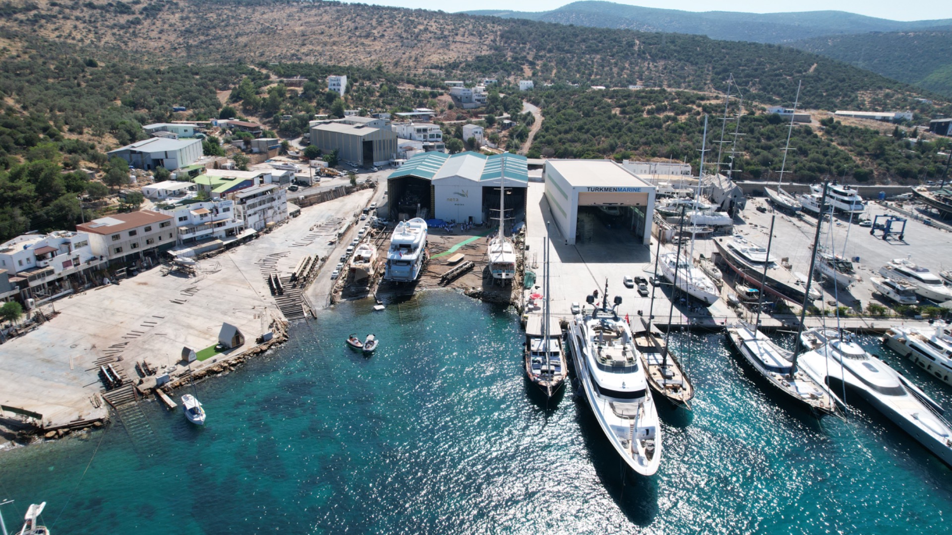 Bodrum’da üretilen milyon dolarlık yat denize indi