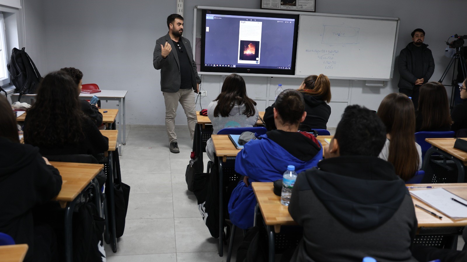 Bodrumlu gazetecilerden lise öğrencilerine seminer