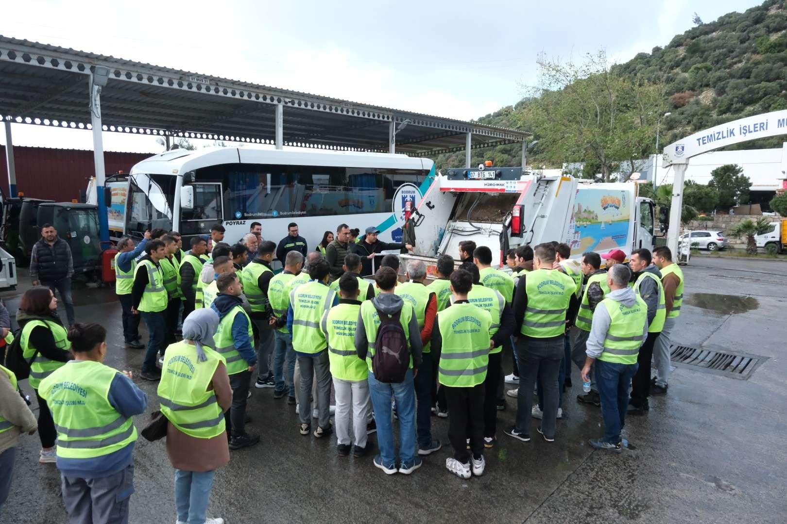 Belediyede yeni temizlik personelleri göreve başladı 