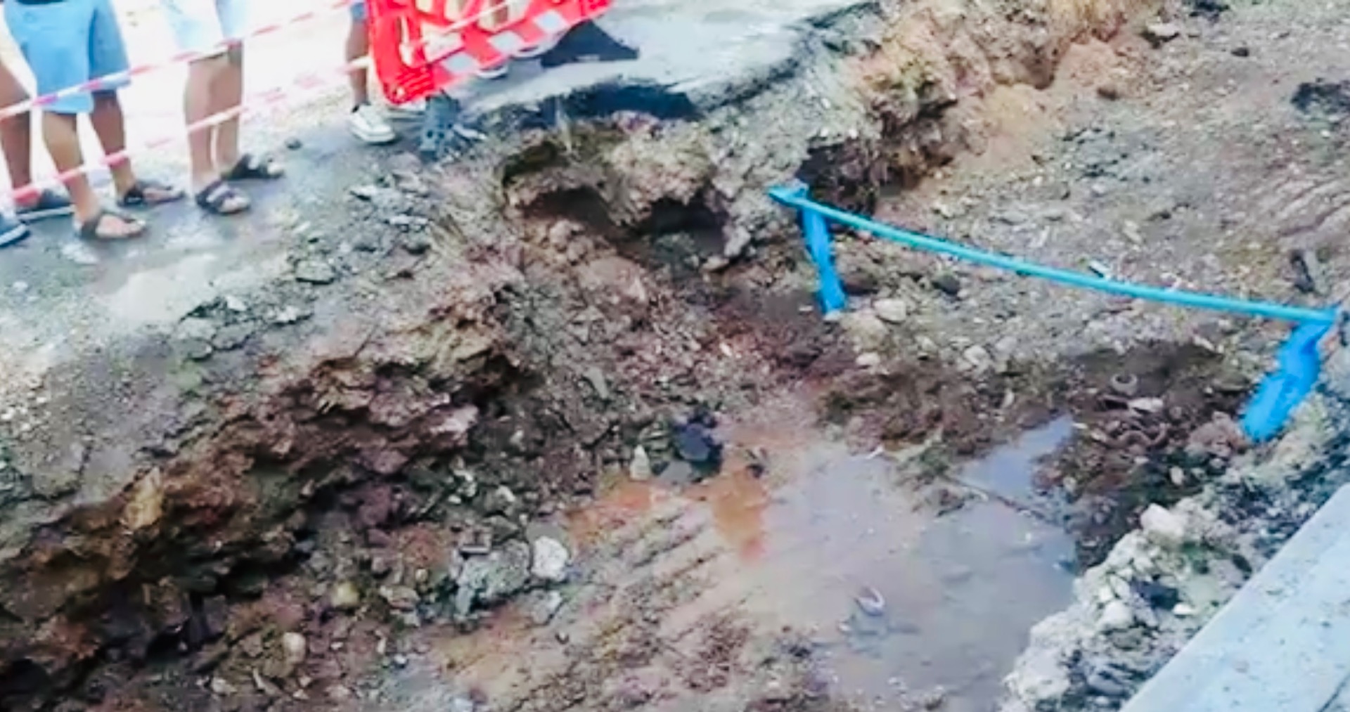 Bodrum’da sezon ortası başlatılan elektrik hattı çalışmaları protesto edildi! 