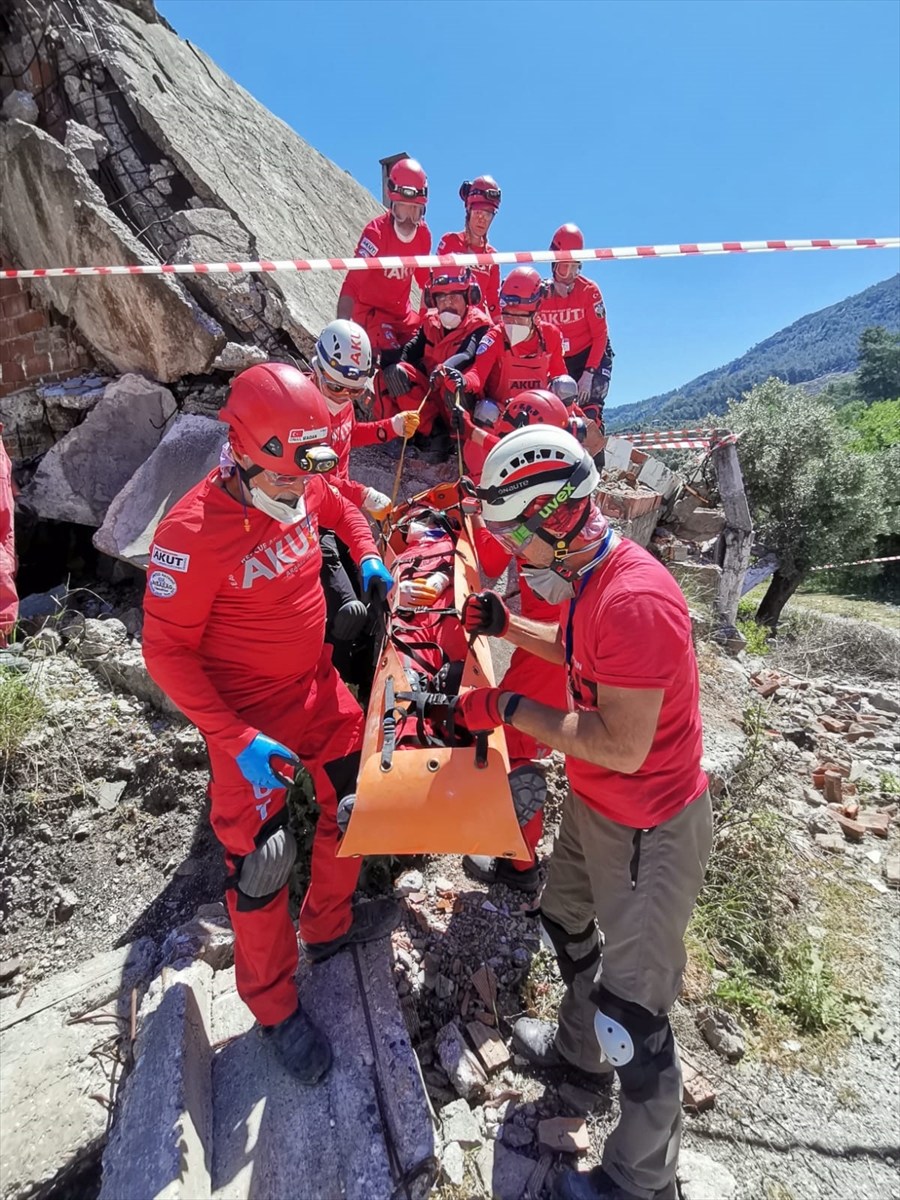 AKUT EKİPLERİNİN DEPREM TATBİKATINA BODRUM’DAN DA GÖNÜLLÜLER KATILDI 