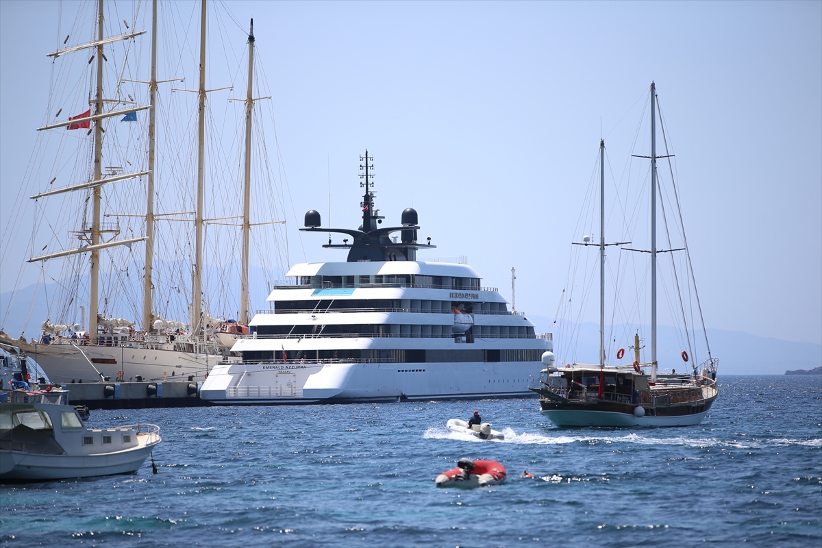 MALTA VE BAHAMALAR BANDIRALI 2 KRUVAZİYER BODRUM'A YANAŞTI