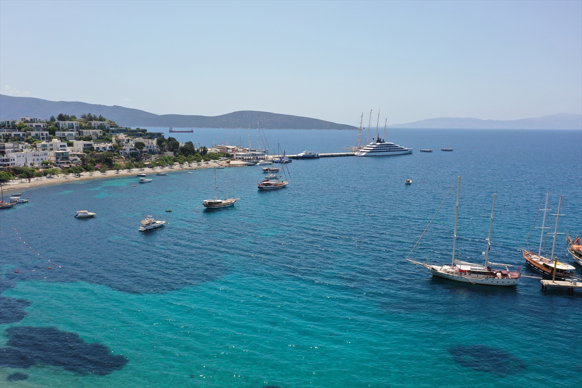 MALTA VE BAHAMALAR BANDIRALI 2 KRUVAZİYER BODRUM'A YANAŞTI