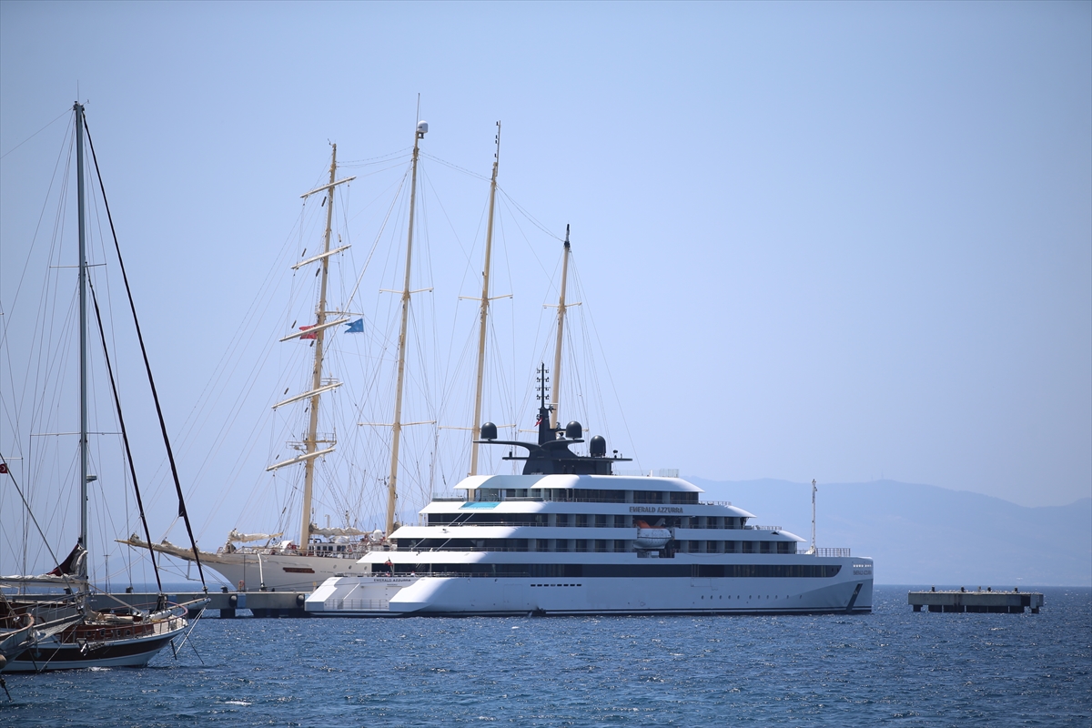 MALTA VE BAHAMALAR BANDIRALI 2 KRUVAZİYER BODRUM'A YANAŞTI