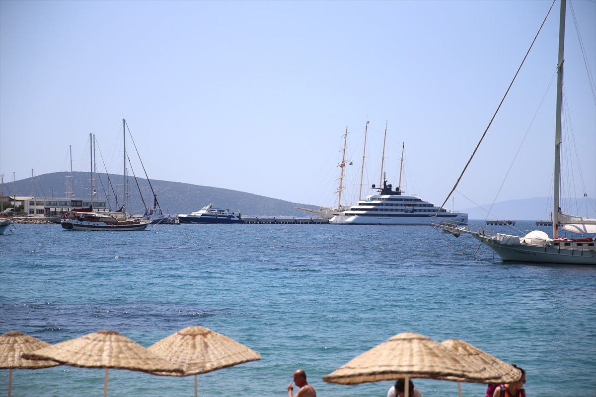 MALTA VE BAHAMALAR BANDIRALI 2 KRUVAZİYER BODRUM'A YANAŞTI