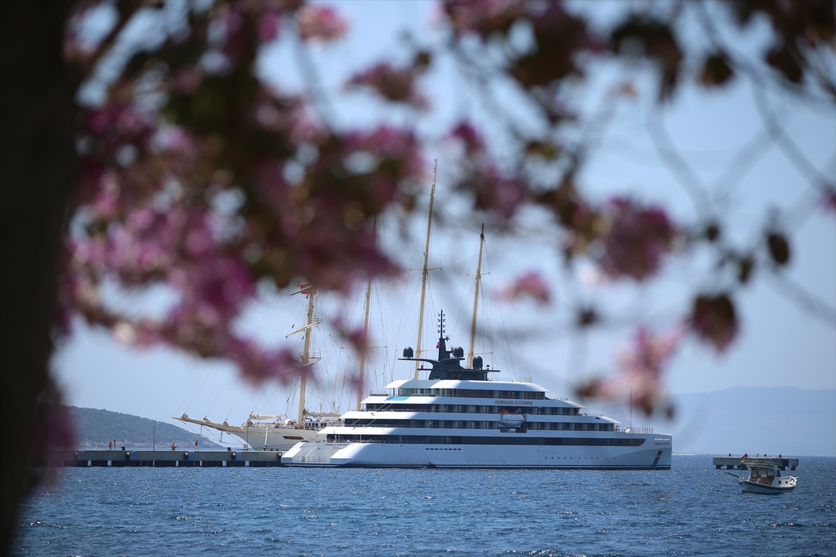 MALTA VE BAHAMALAR BANDIRALI 2 KRUVAZİYER BODRUM'A YANAŞTI