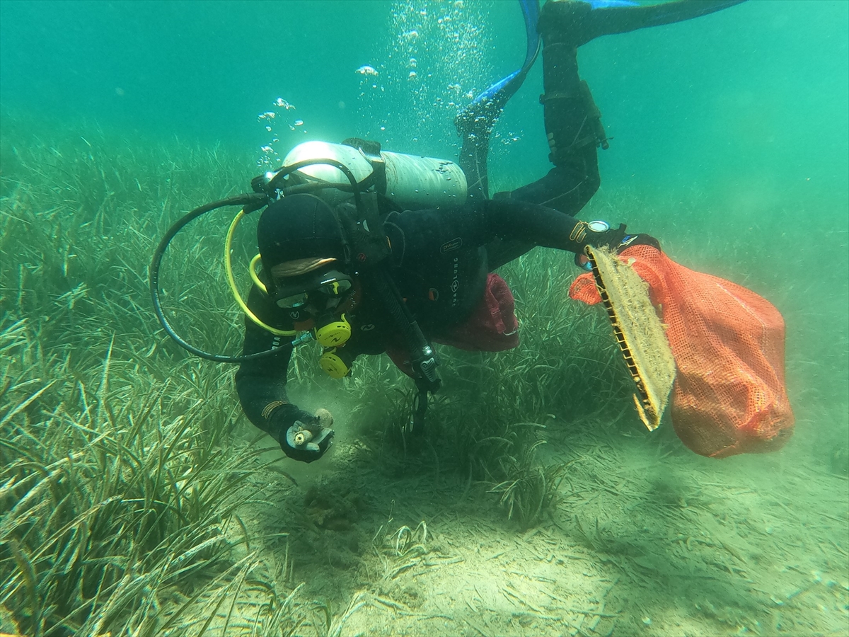 BODRUM'DA DALGIÇLAR YAKLAŞIK 10 YILDIR DENİZ DİBİNİ TEMİZLİYOR