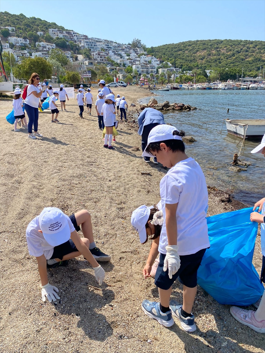 BODRUM'DA DALGIÇLAR YAKLAŞIK 10 YILDIR DENİZ DİBİNİ TEMİZLİYOR
