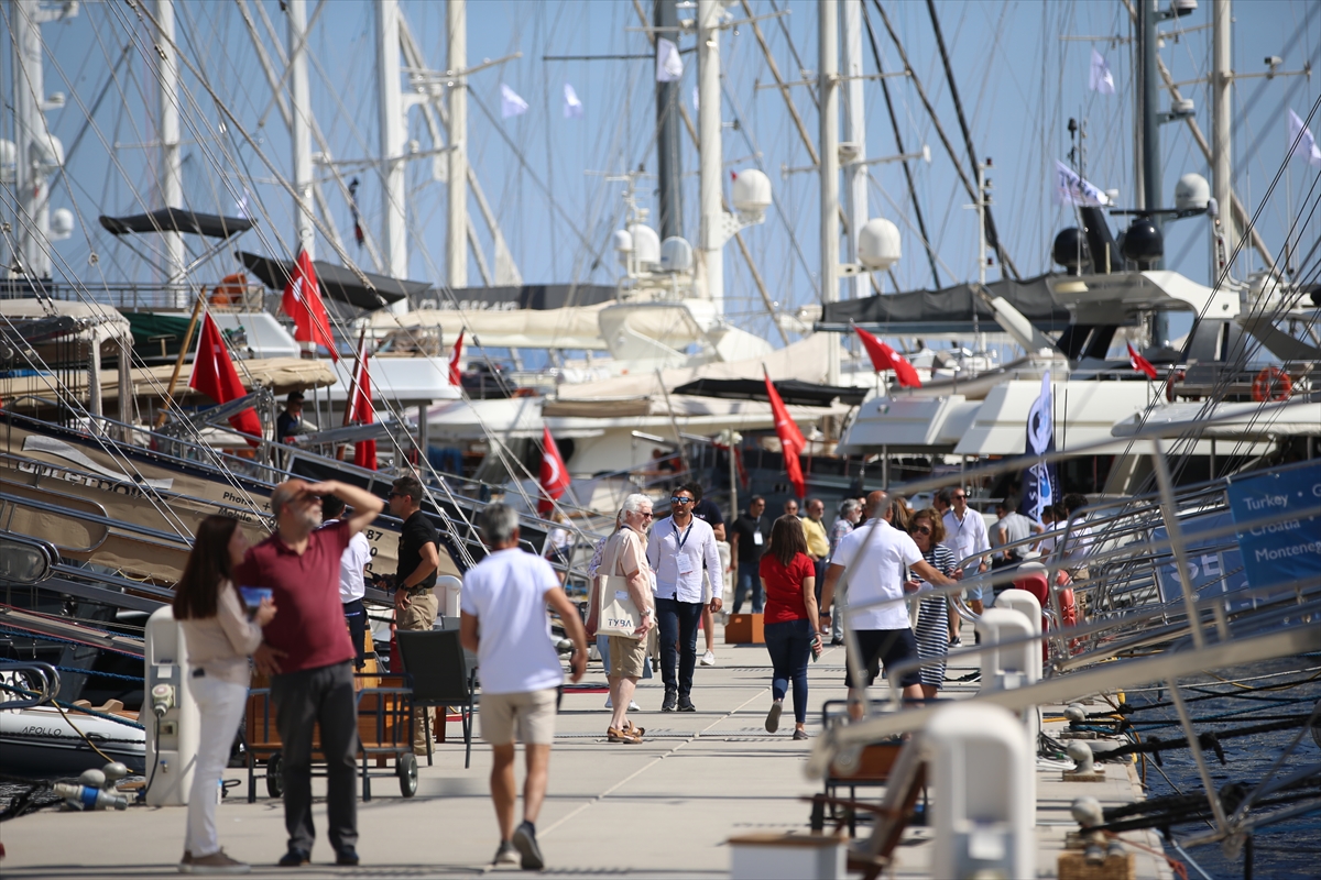 TURİSTLER, BİRBİRİNDEN LÜKS BODRUM GULETLERİYLE MAVİLİKLERE YELKEN AÇIYOR