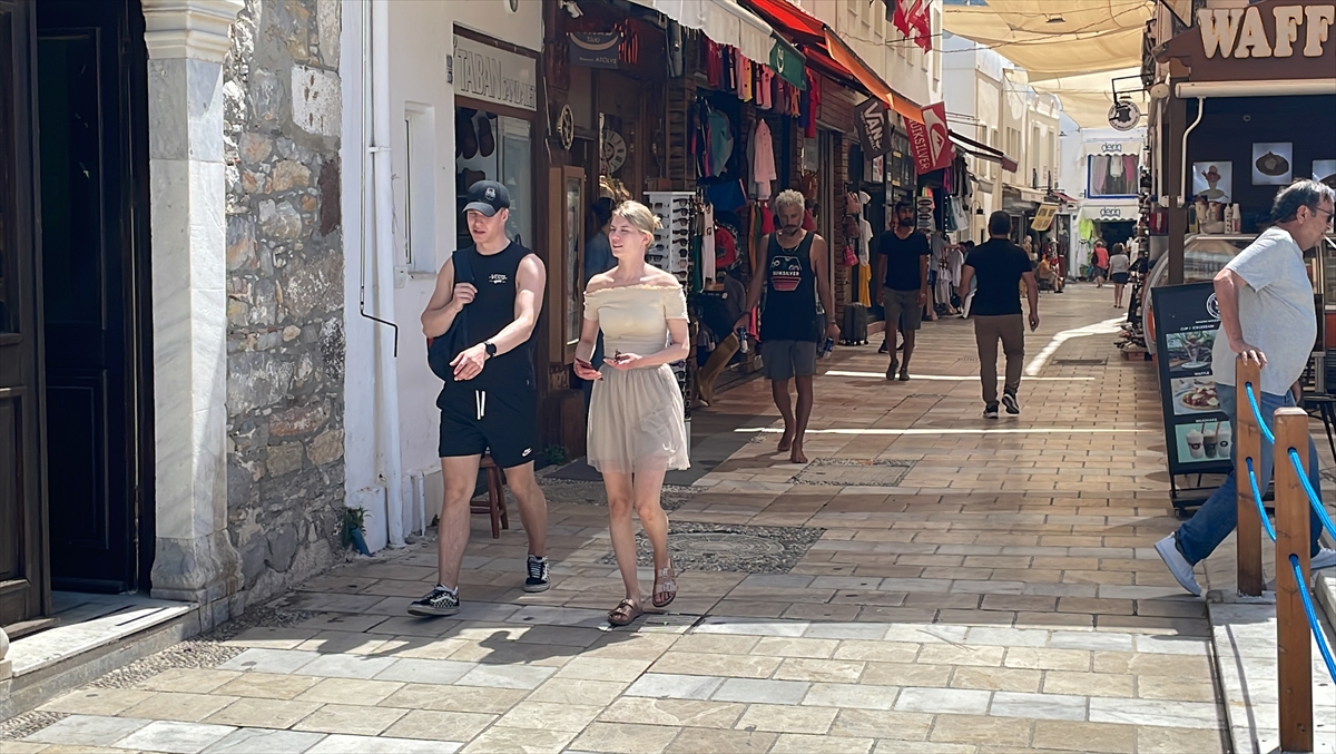 BAHAMA BANDIRALI KRUVAZİYER SEABOURN ENCORE, BODRUM'DA MOLA VERDİ