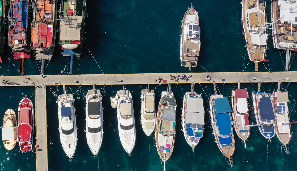 Bahamalar bandıralı 2 kruvaziyer Bodrum'a yanaştı
