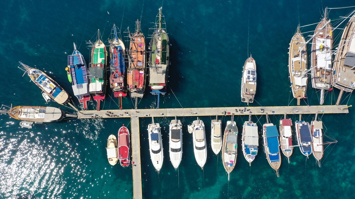 Bahamalar bandıralı 2 kruvaziyer Bodrum'a yanaştı