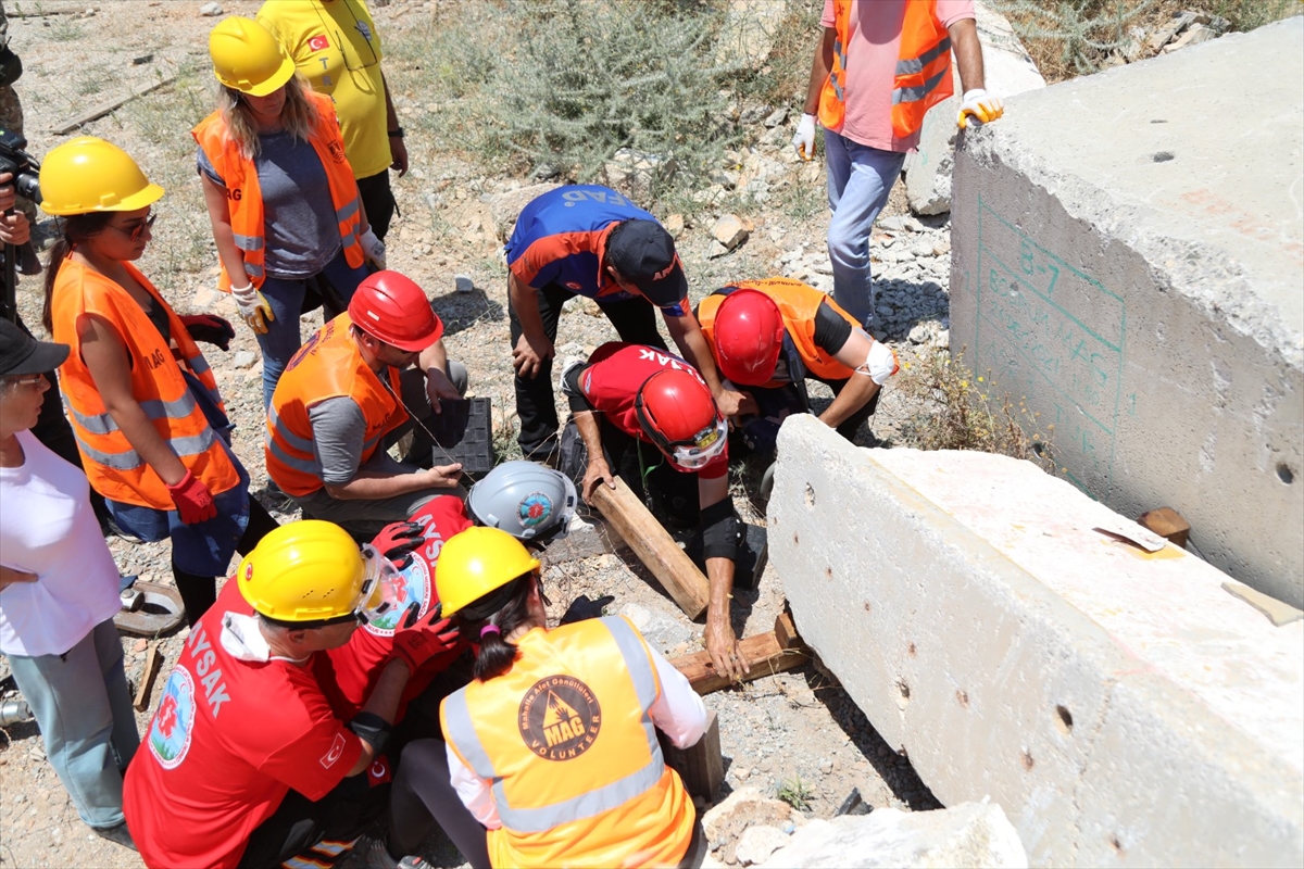 Bodrum'da afetlere karşı gönüllülere eğitimler veriliyor