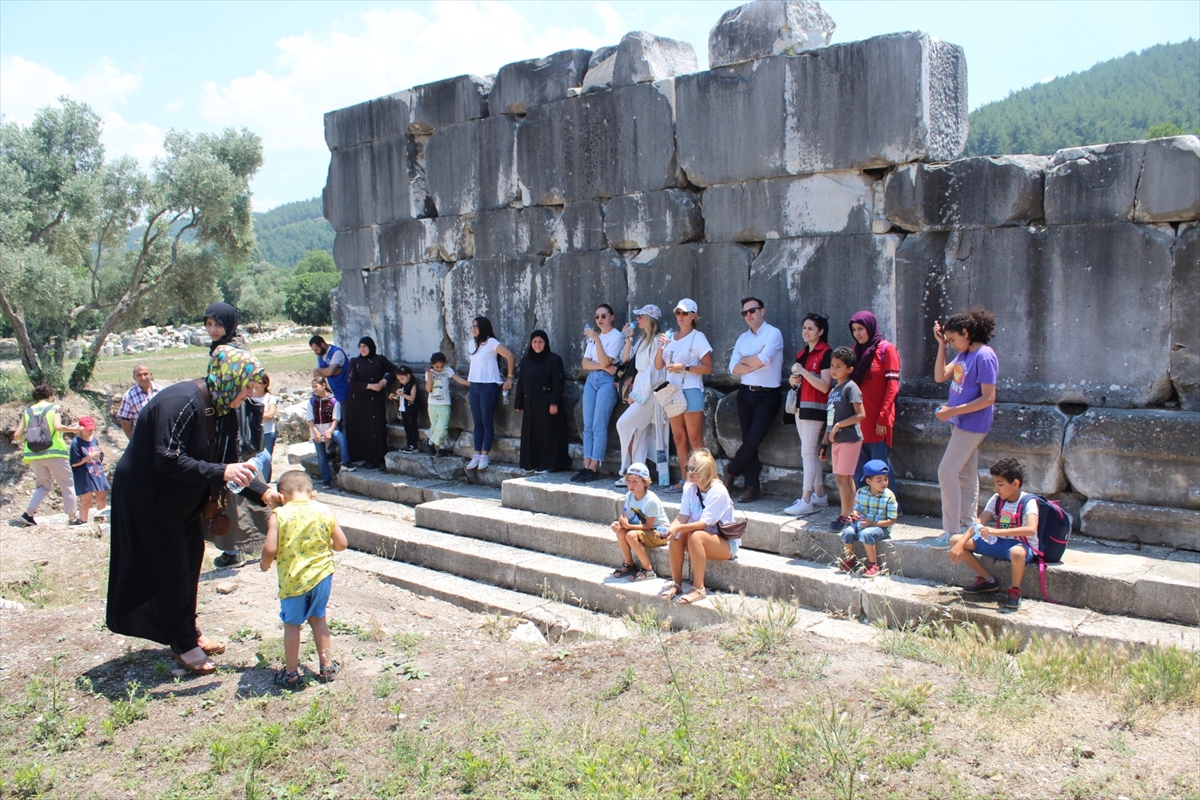 Muğla'da yaşayan Suriyeliler ve Ukraynalılar antik kentleri gezdi
