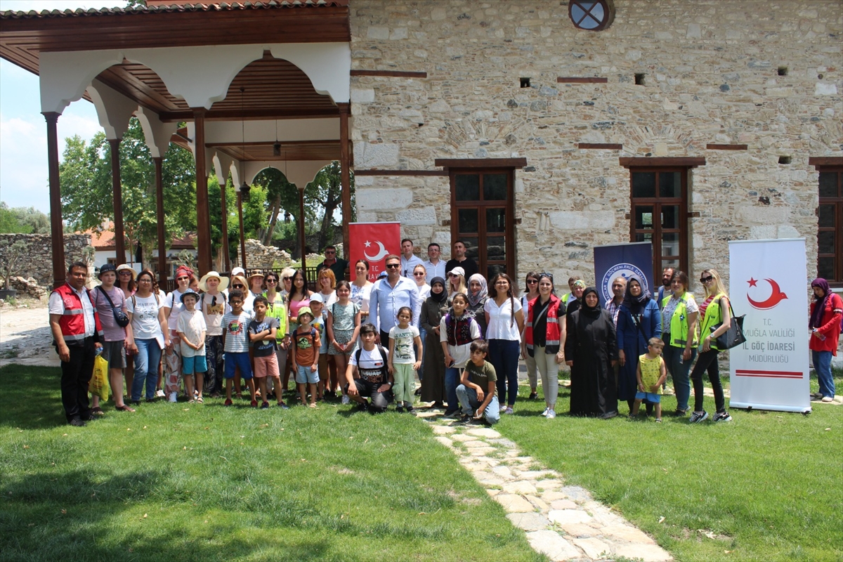 Muğla'da yaşayan Suriyeliler ve Ukraynalılar antik kentleri gezdi