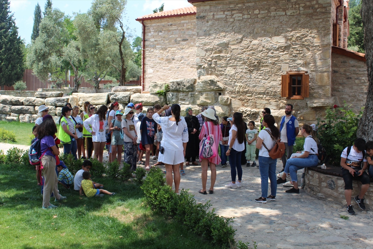 Muğla'da yaşayan Suriyeliler ve Ukraynalılar antik kentleri gezdi