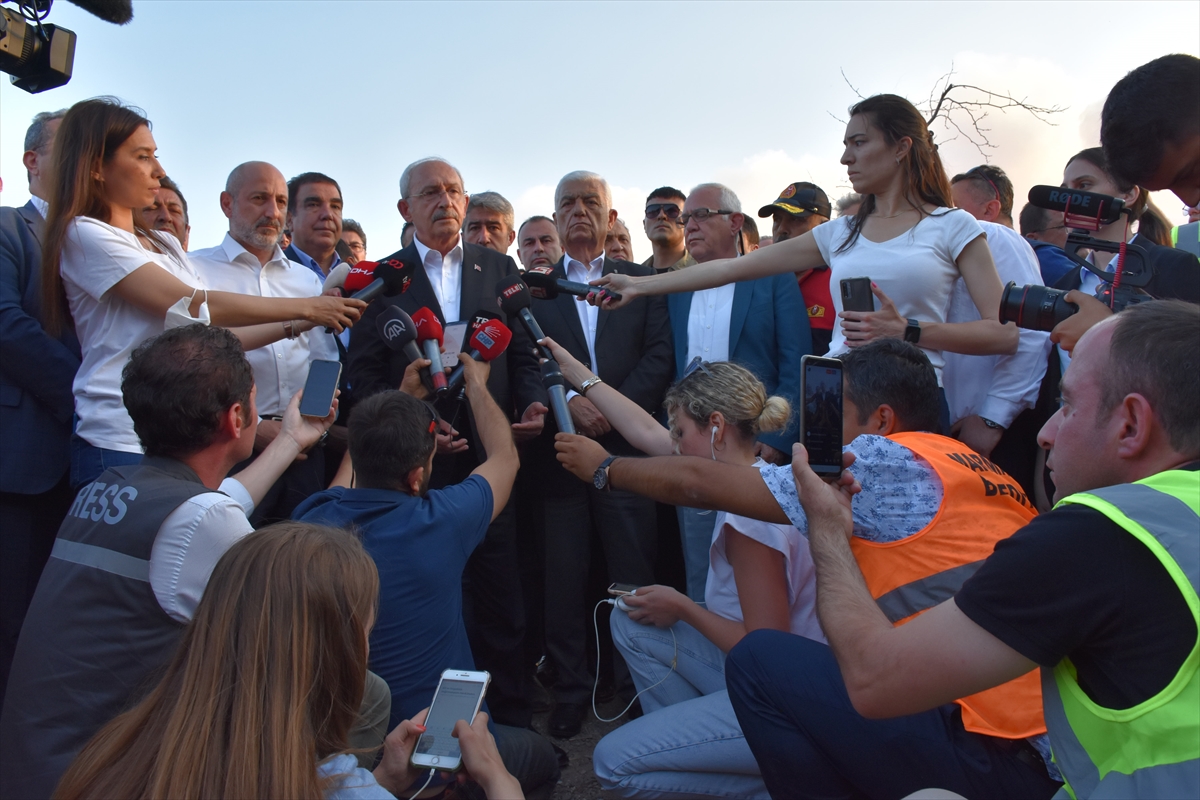 Kılıçdaroğlu, Marmaris'te yangın bölgesinde incelemelerde bulundu 