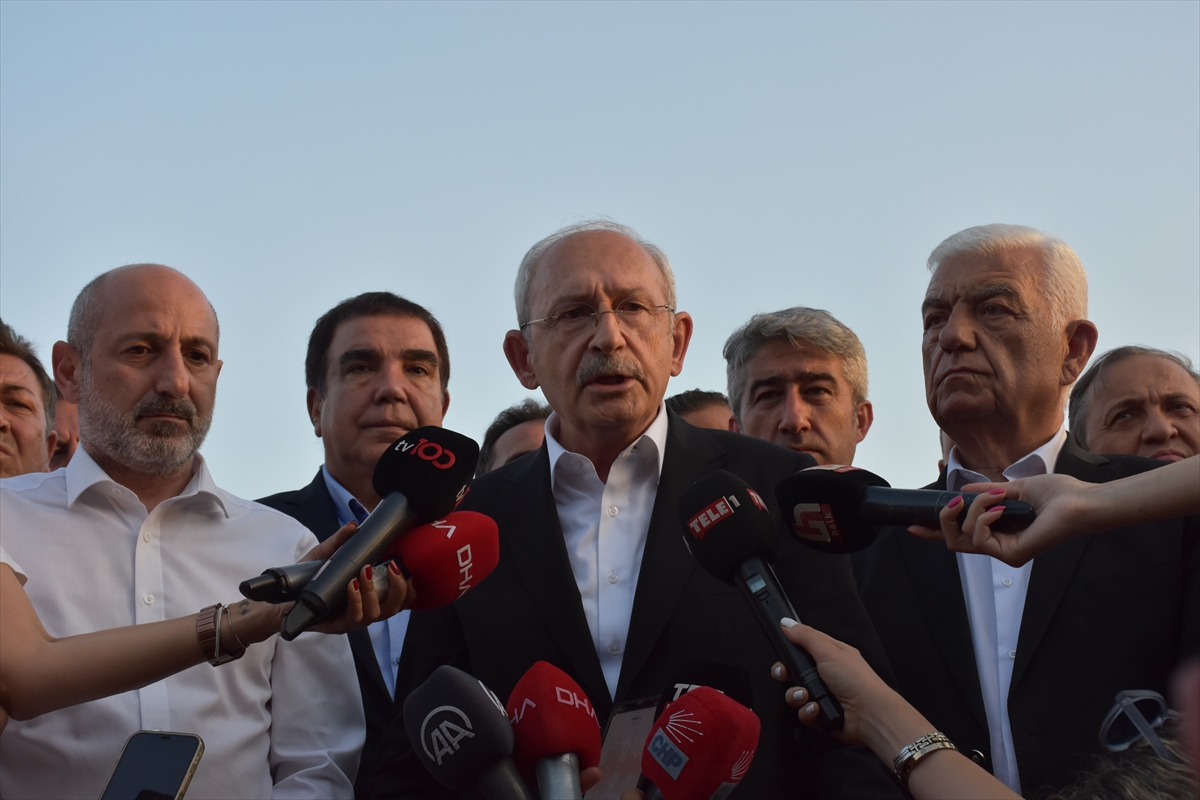 Kılıçdaroğlu, Marmaris'te yangın bölgesinde incelemelerde bulundu 