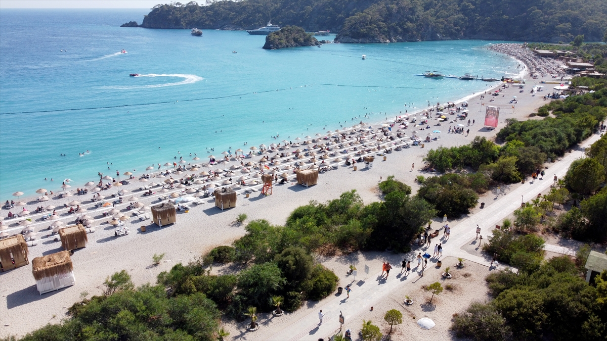 Muğla sahillerinde bayram tatili yoğunluğu yaşanıyor