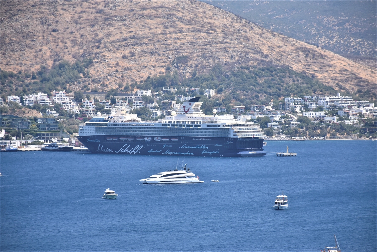 ‘Mein Schiff Herz’ ile gelen kruvaziyer yolcuları Bodrum'u gezdi
