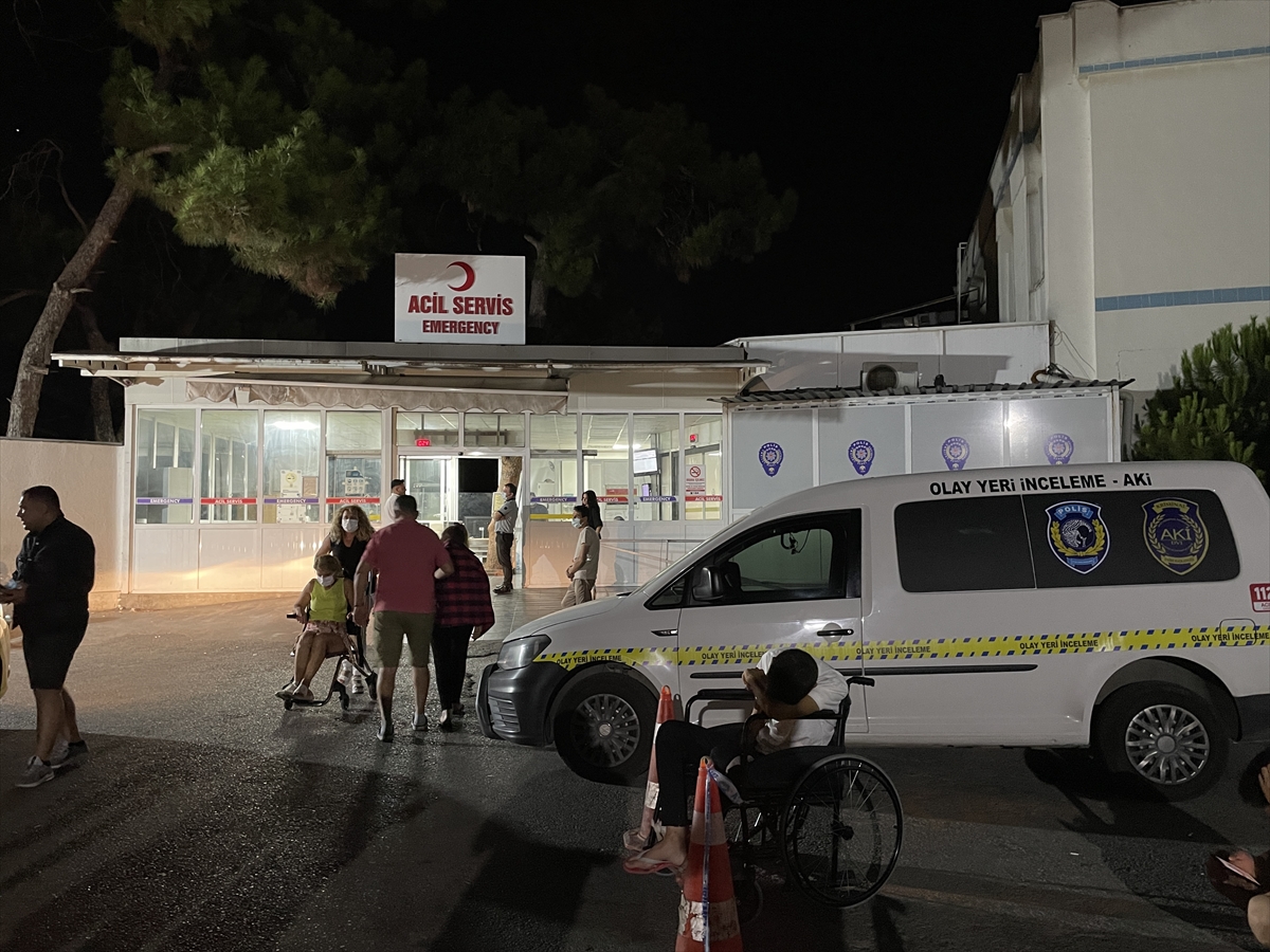 Sürat teknesi kayalıklara çarptı, ünlü iş insanı ve eşi hayatını kaybetti! 