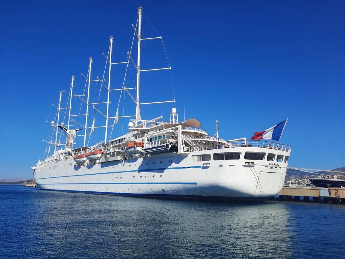 Fransa bayraklı kruvaziyer 'Club Med 2' Bodrum'da