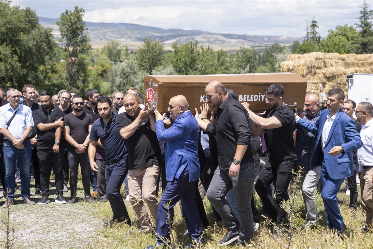 Tekne kazasında yaşamını yitiren iş insanı ve eşinin cenazeleri Ankara'ya defnedildi