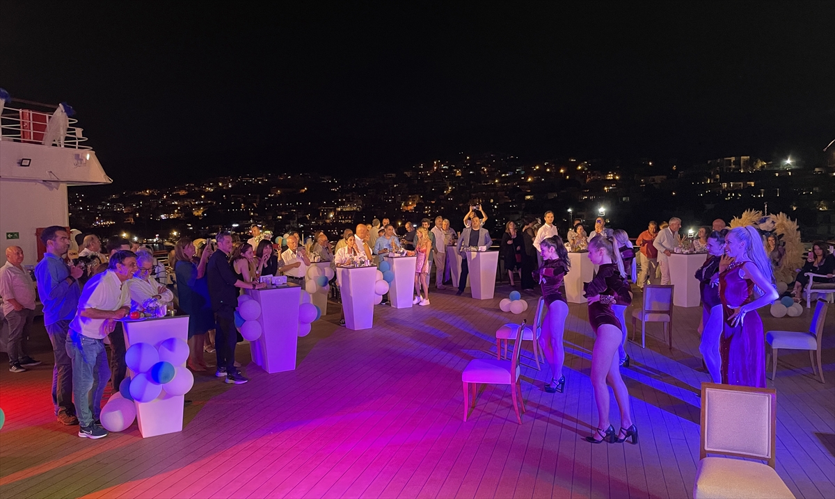 ‘Yüzen otel’ ile Bodrum'dan Ege adalarına mavi yolculuk