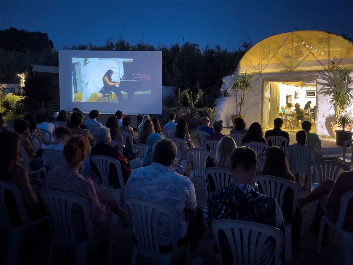 19. Uluslararası Gümüşlük Müzik Festivali kapsamında, genç piyanistler konser verdi.