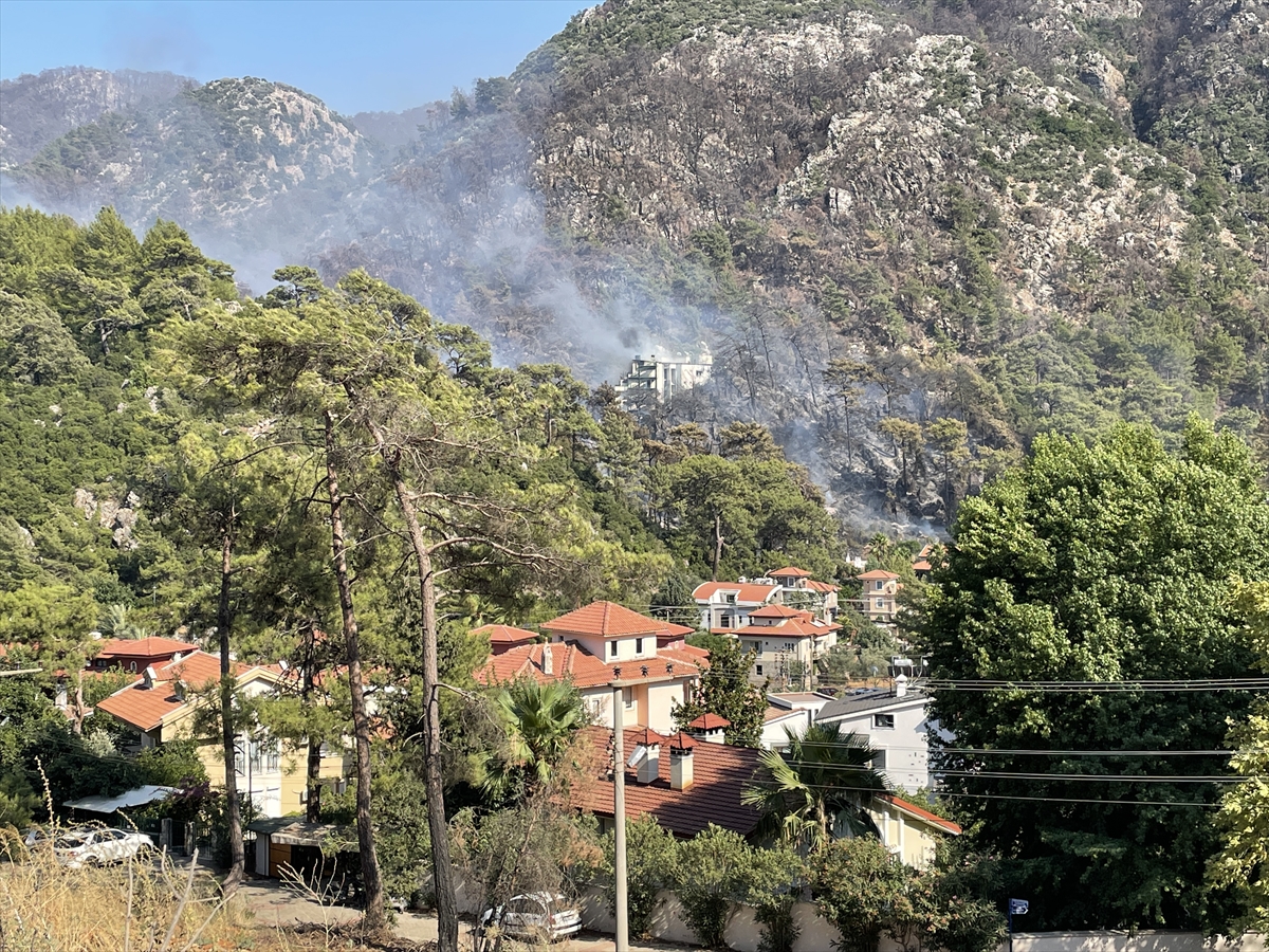 Marmaris'te çıkan orman yangını kontrol altına alındı