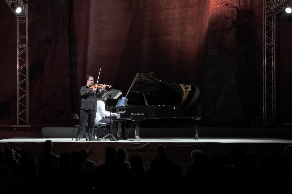 Gümüşlük Müzik Festivali'nde kemancı Zalai ve piyanist Gökbudak konseri