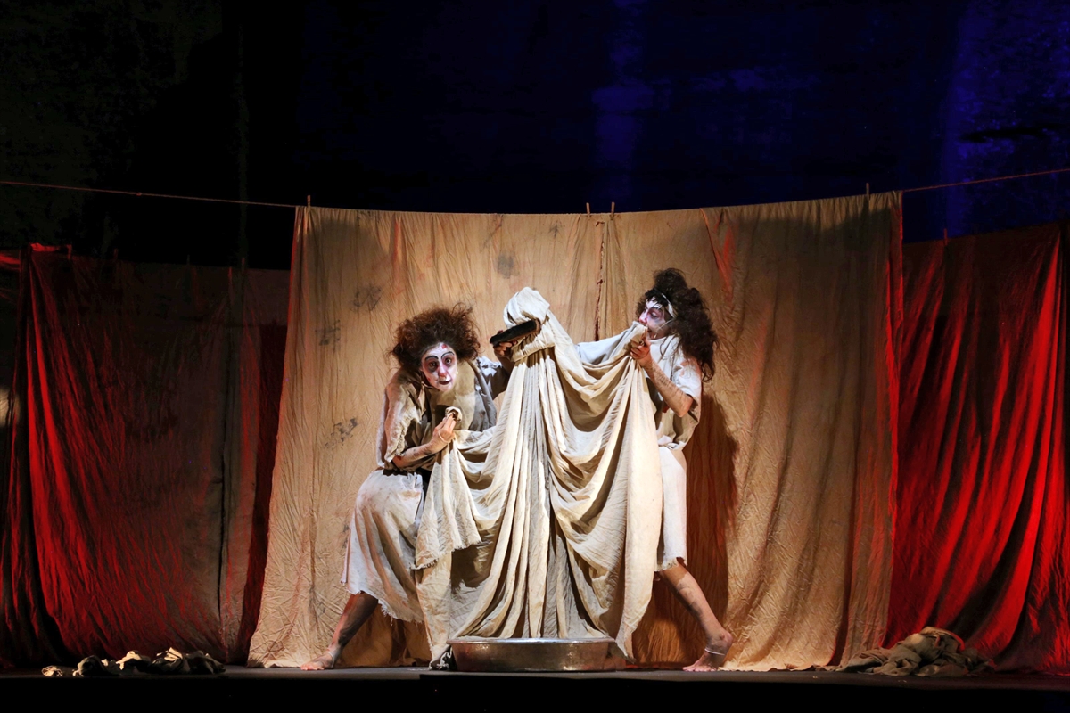 Gümüşlük Müzik Festivali'nde 'Şatonun Altında' tiyatro oyunu