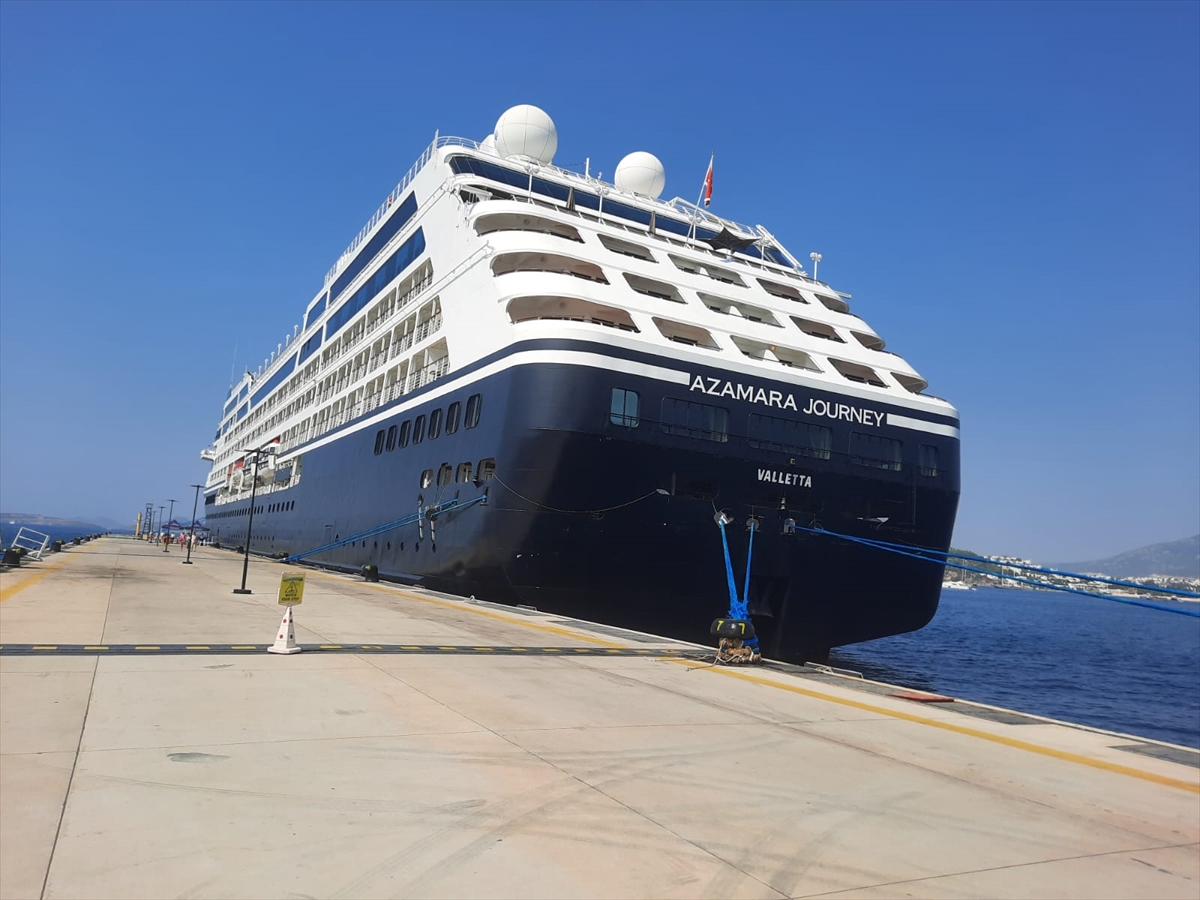 Malta bayraklı 'Azamara Journey' Bodrum Limanı'na yanaştı